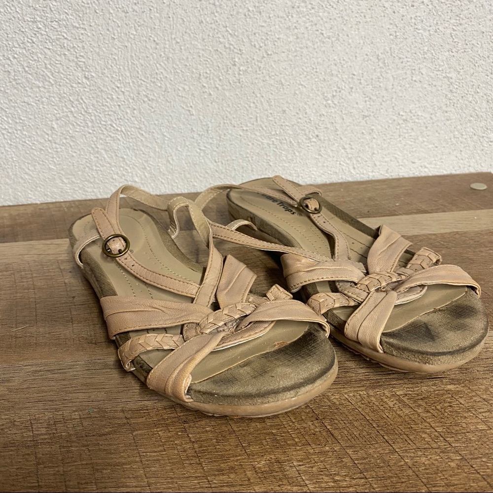 BareTrap Cream Sandals size 7